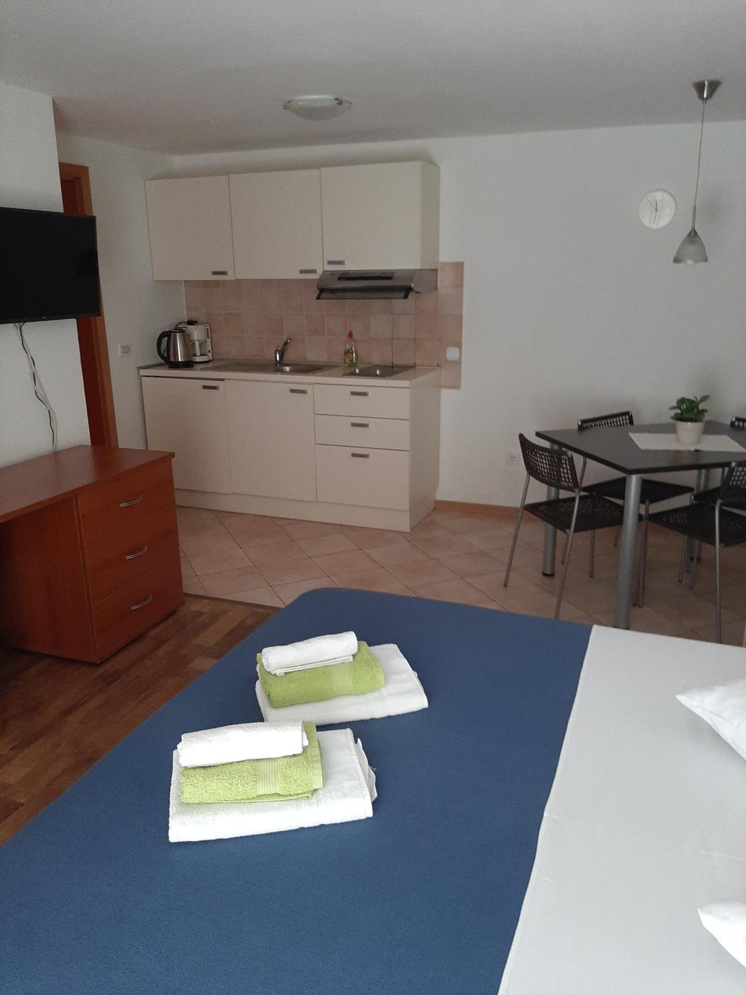 Apartments By The Sea Cres - 13312 Room photo
